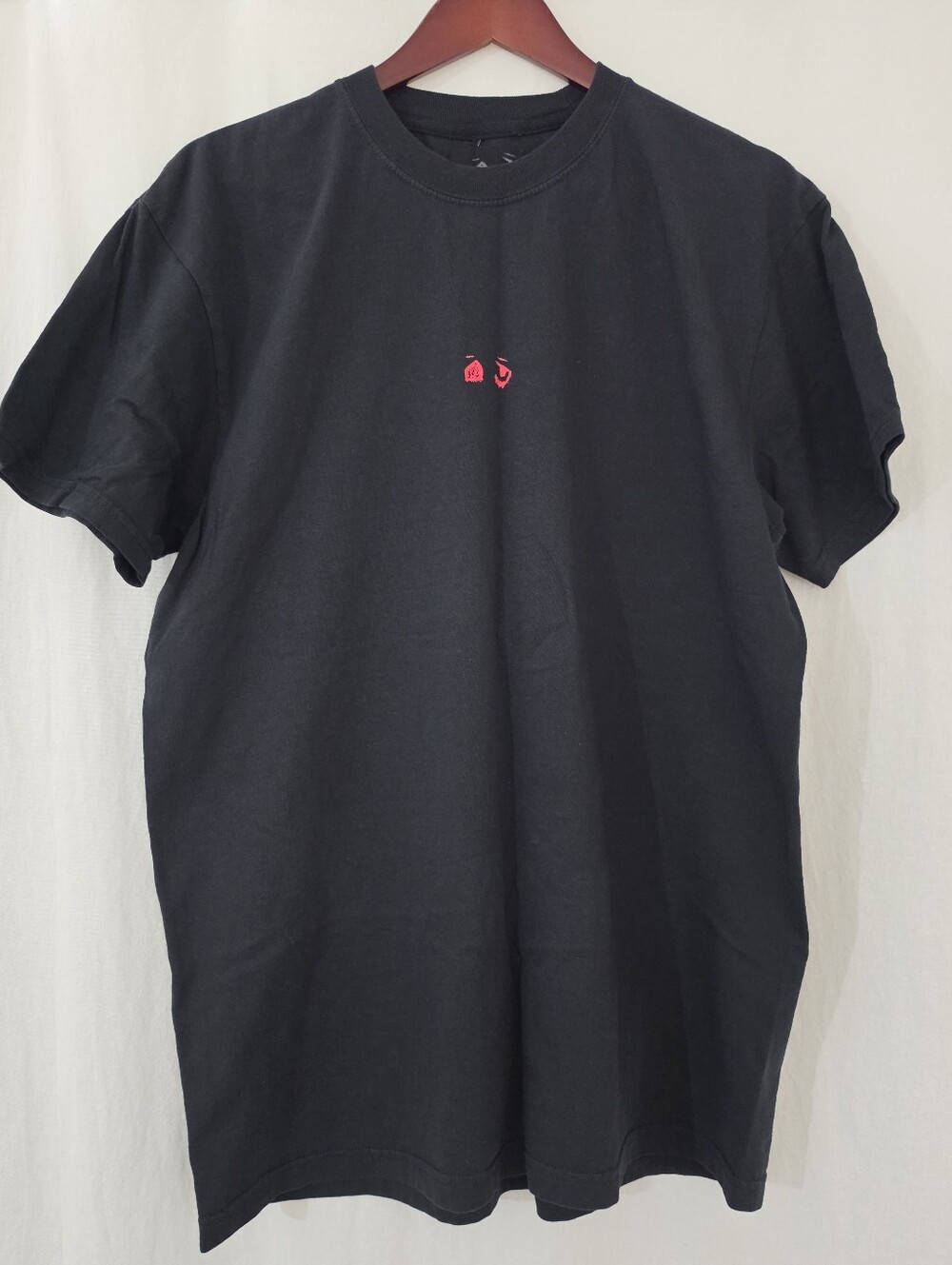 Cynthoni Red Eyes Graphic Tee in Black Men's Size L - Picture 3 of 5